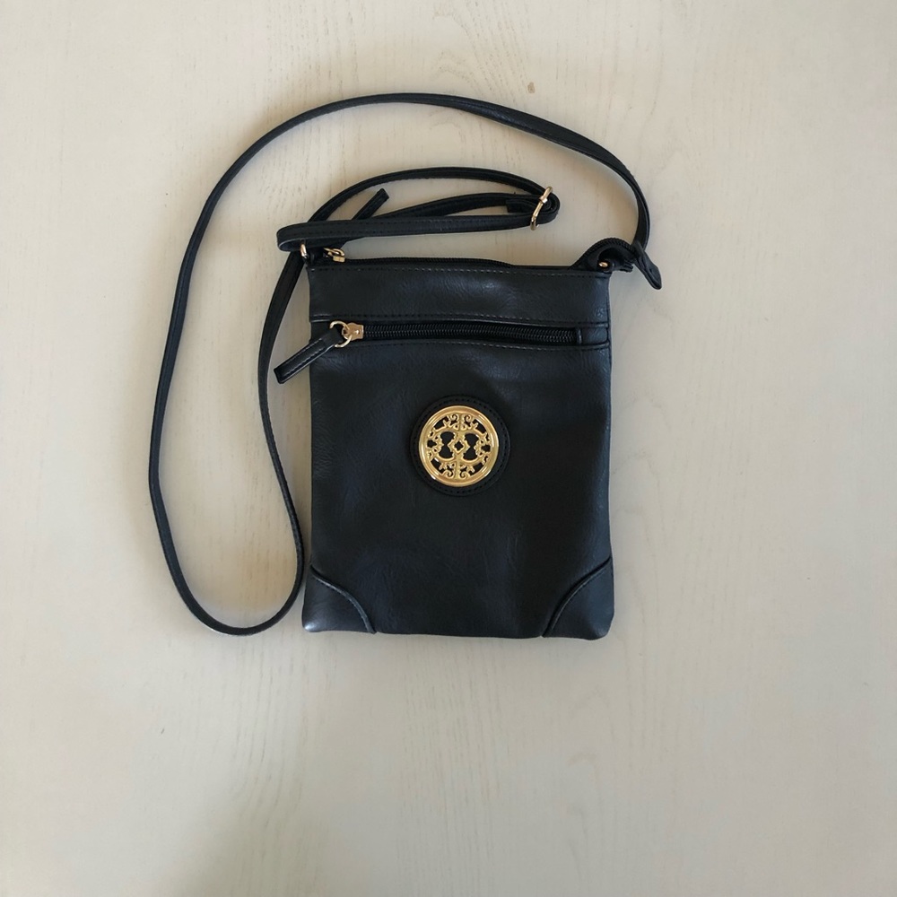 NWOT Small Black Crossbody Purse! - Picture 2 of 5